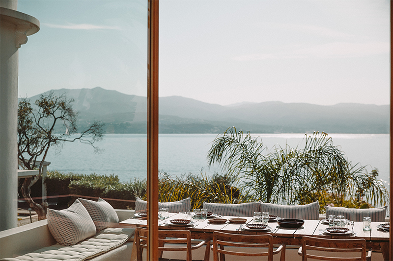 Villa Santa Teresa avec comme vue la Méditerranée au décor minimaliste, à louer près d'Ajaccio