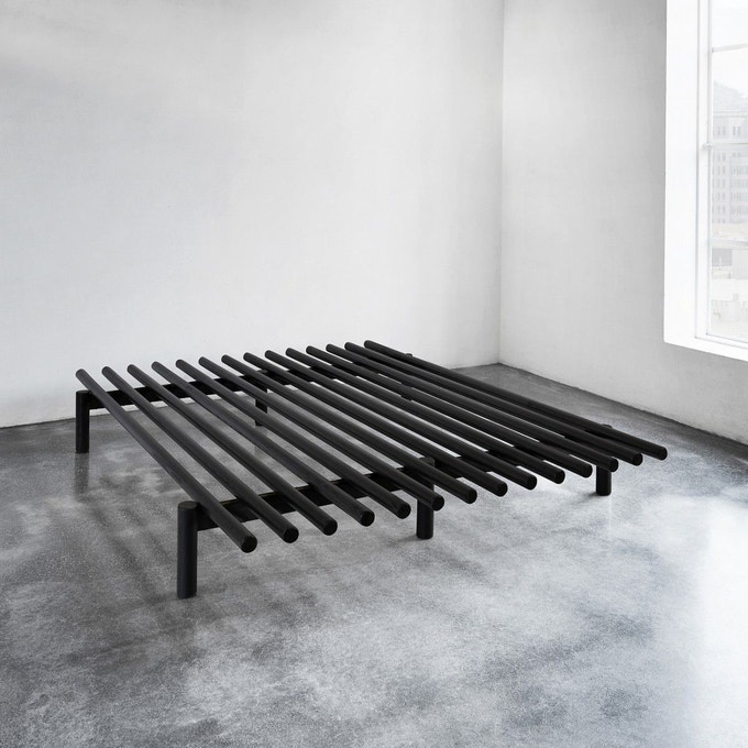 Lit futon à lattes en pin massif noir - Terre de Nuit