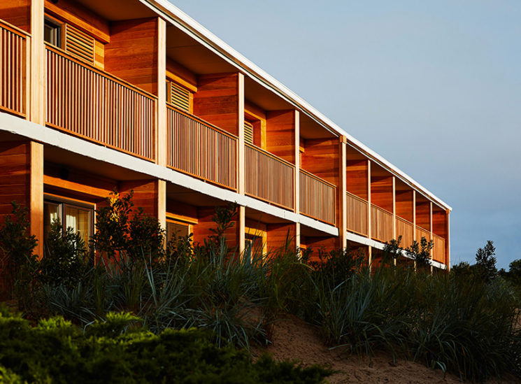 Maram hotel à Montauk, un hôtel slow en face de l'océan par le studio Tack