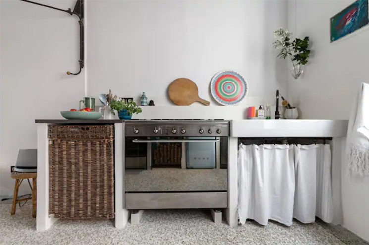 Maison d'hôtes située à Arles, cuisine au style désuet
