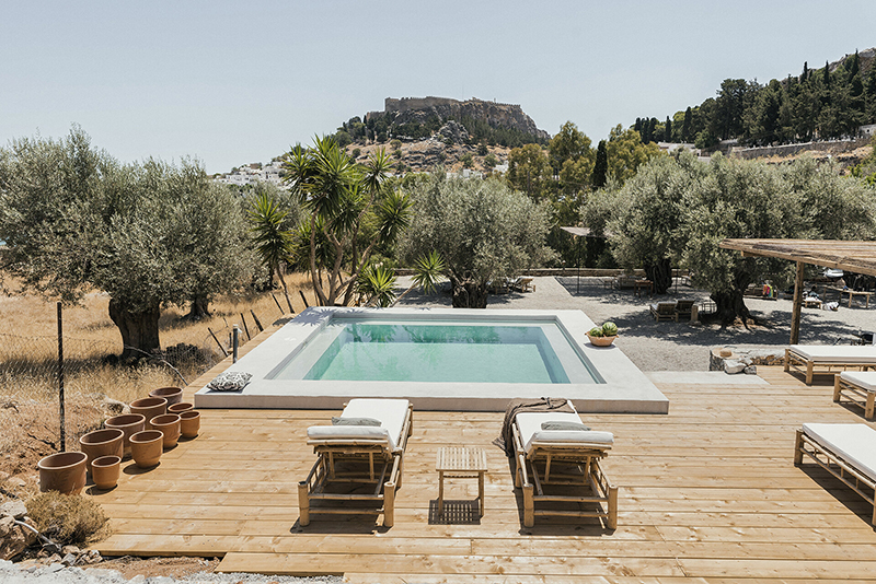 L'Hôtel Casita Casita à Lindos // Une piscine au milieu de la garrigue 