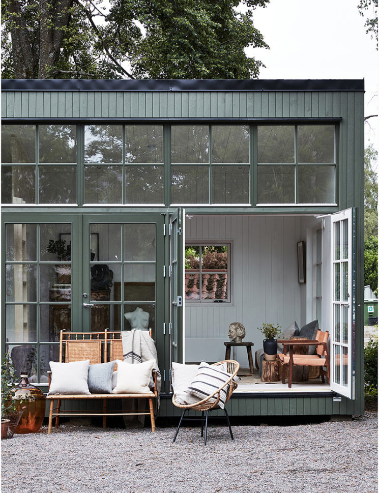 Maisons cabanes, maisons d'été en préfabriqué par la société suédoise Sommernöjen // Une cabane à l'esprit artiste