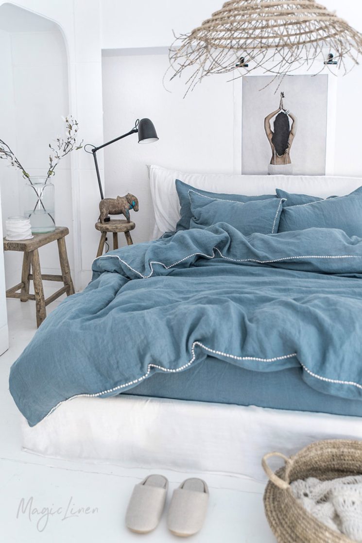 Housse de couette avec petits pompons blancs, à partir de 185,22 € sur la boutique Etsy Magic Linen