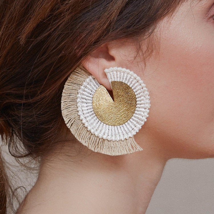 Boucles d'oreilles à franges, Savannah, en coton et fils d'or, 56,08 € sur la boutique Etsy This Ilk