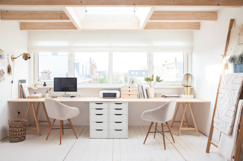 Aménager un bureau intelligent avec des éléments de la grande distribution et des planches // avenuelifestyle.com