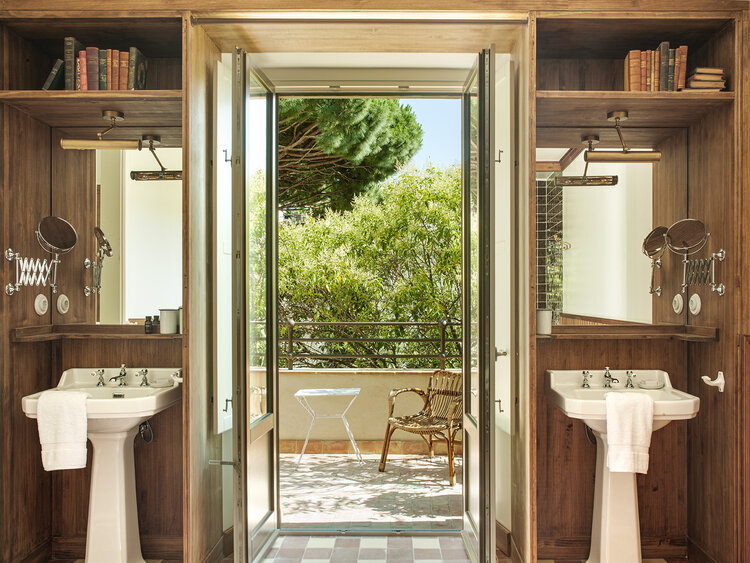 Hôtel La Bionda par le duo de décorateurs Quintana Partners à Begur, Espagne // Style brocante chic