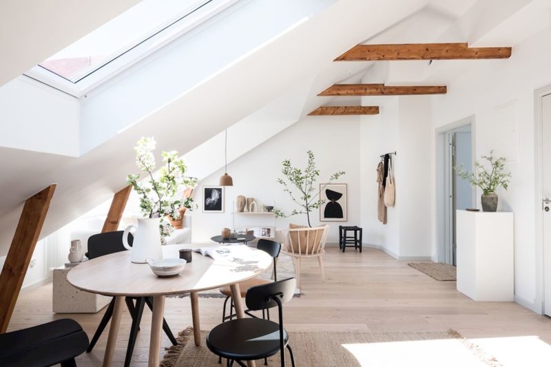 Un appartement sous les combles à l'ambiance scandinave actuelle