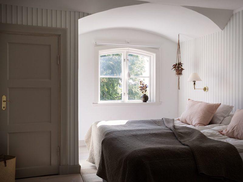 Chambre double avec lits individuels dans un style scandinave