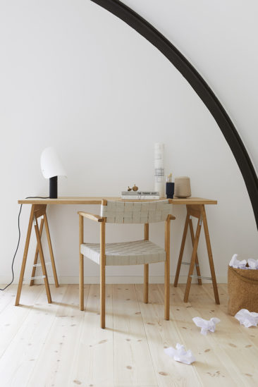 Vers un intérieur plus minimaliste // Catalogue de la marque minimaliste Form and Refine - Photo : Helle Herman Mortensen
