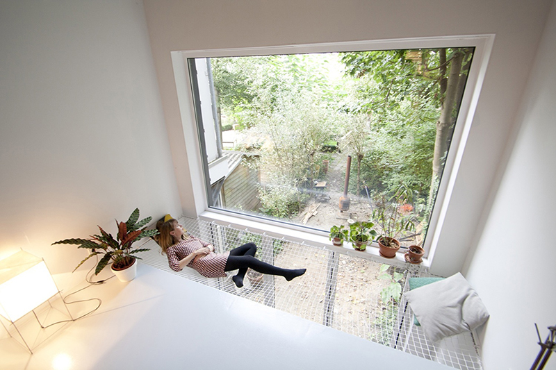 Réhabilitation d'une maison à Rotterdam - Installation d'un filet d'habitation devant une grande baie vitrée