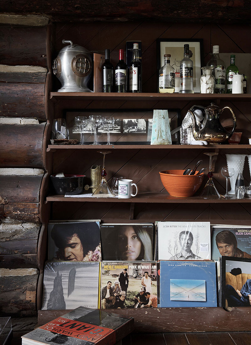 Une maison au style rustique à Rustic Canyon, Los Angeles, stylée par Leanne Ford // Ambiance rustique et design