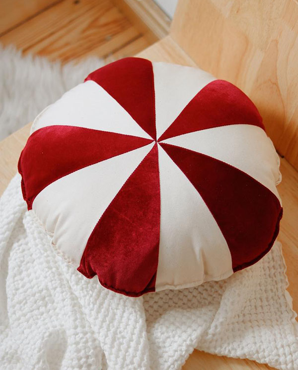 Coussin patchwork « bonbons de Noël » - Boutique Etsy Moi Mili 29,75 €