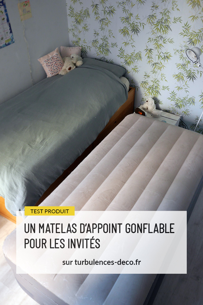 Un matelas d'appoint gonflable pour les invités à retrouver sur Turbulences Déco