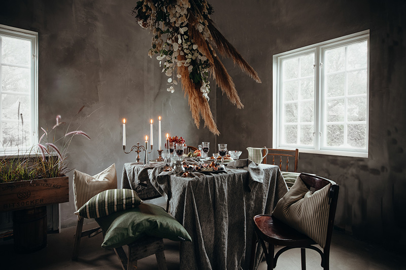 Catalogues de Noël 2020 Linum - Une table de fête au style baroque avec un très beau ciel végétal