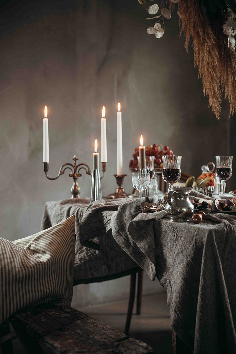 Catalogues de Noël 2020 Linum - Une table de fête au style baroque avec un très beau ciel végétal
