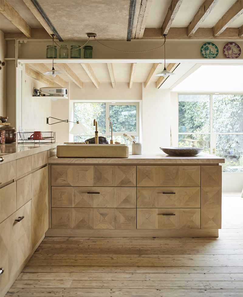 [ 3 décors imparfaits en blanc cassé et matériaux brut ] Placards de cuisine réalisés avec des vieilles planches