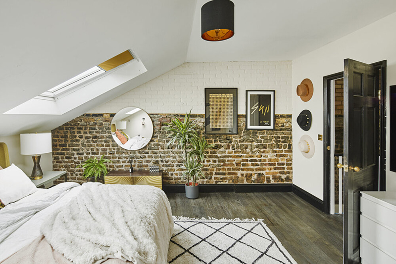 [ 3 décors imparfaits en blanc cassé et matériaux brut ] Chambre sous les combles avec murs en brique apparent