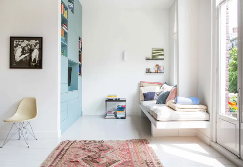 Un appartement à la décoration bohème et vue sur le canal à Amsterdam