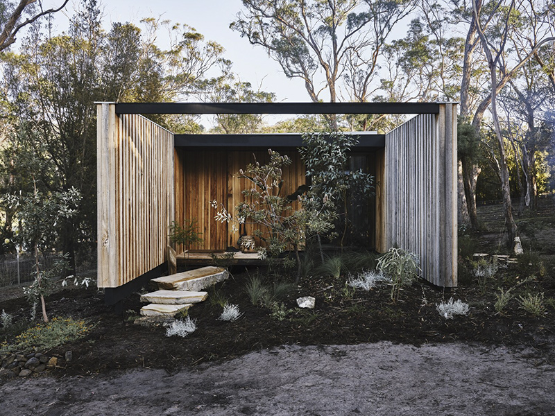 Casa Acton à Hobart, Tasmanie, maison en préfabriqué, construite avec un système de panneaux isolants structurels // Architecte : Archier - Josh FitzGerald
