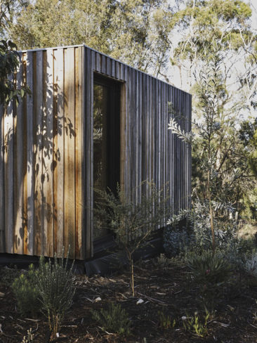 Casa Acton à Hobart, Tasmanie, maison en préfabriqué, construite avec un système de panneaux isolants structurels // Architecte : Archier - Josh FitzGerald
