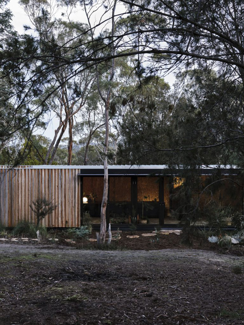 Casa Acton à Hobart, Tasmanie, maison en préfabriqué, construite avec un système de panneaux isolants structurels // Architecte : Archier - Josh FitzGerald