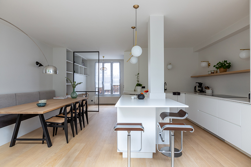 Grande cuisine aménagée contemporaine // Camille Hermand Projet Suresnes, 2020 - Rénovation partielle d'une maison de 160m²