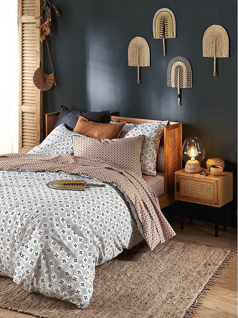 Catalogue La redoute Intérieurs - Chambre de style "bohème ethnique" avec une lampe en verre et bois, Nasoa