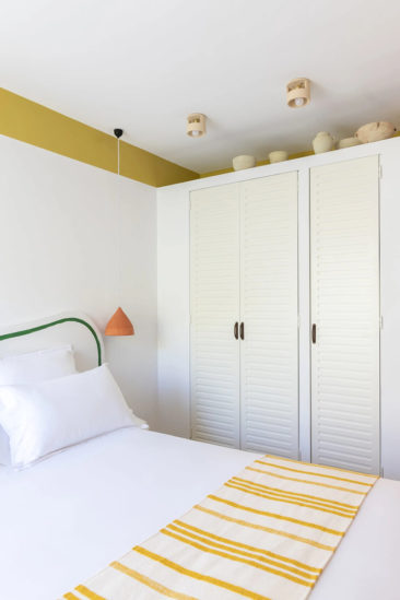 Hôtel Le Sud à Juan les Pins - Ses chambres blanches qui font vibrer les couleurs solaires du sud
