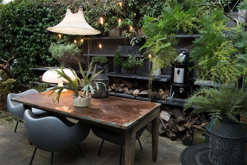 Penser l'aménagement extérieur comme une pièce en plus // Le jardin londonien d'Abigail Ahern
