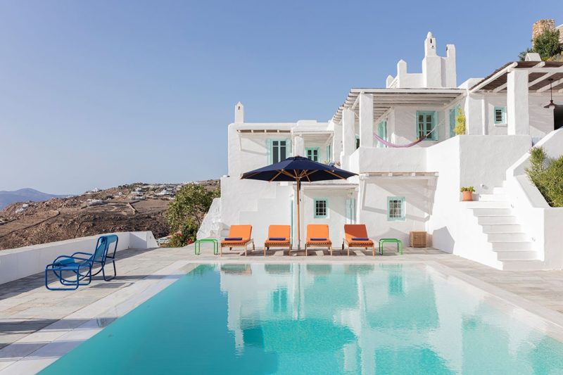 [ Décors des îles grecques ] Hôtel Papyrella à Mykonos // Piscine face à la mer