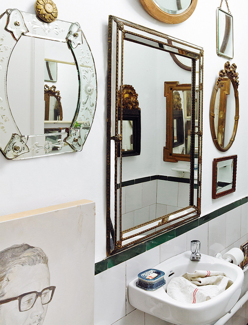 Très belle collection de miroirs antique pour une salle de bain art déco