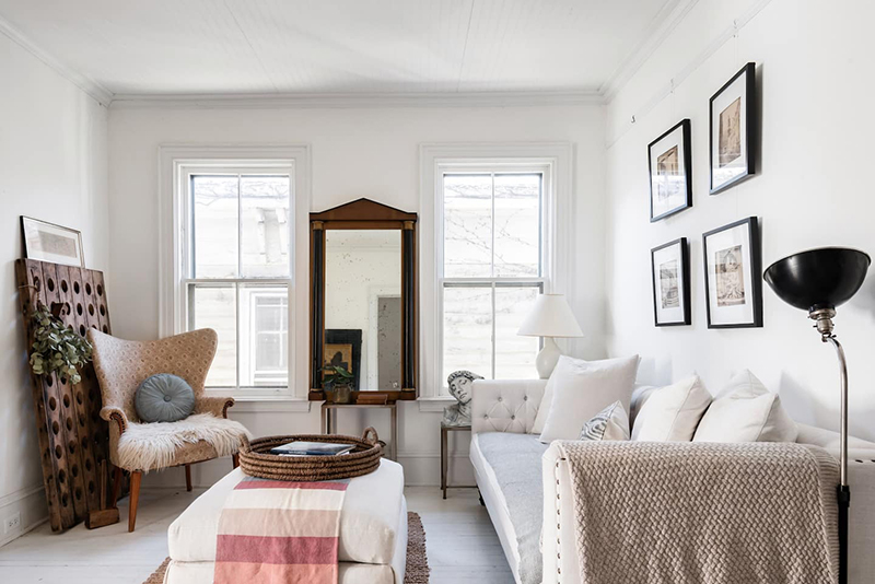 This Old Hudson, un style shabby chic épuré // Salon esprit charme dans les tonalités de blanc