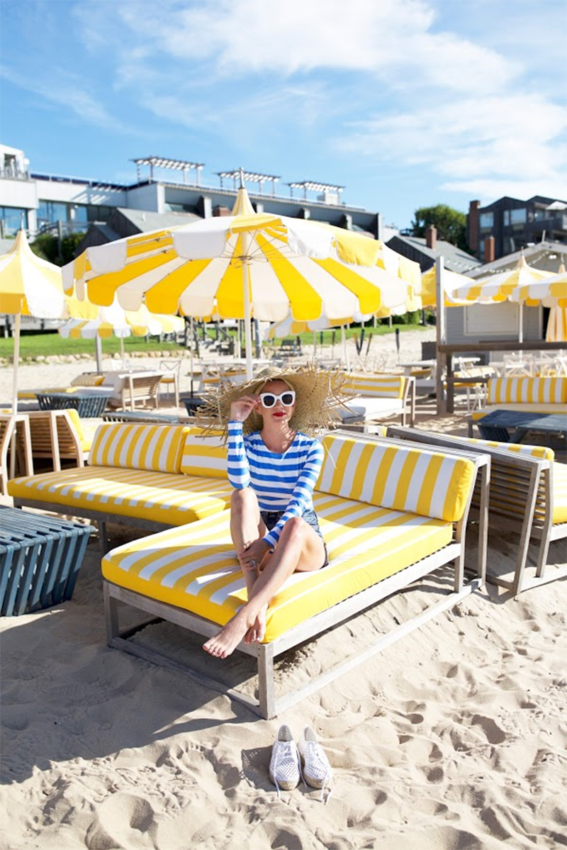 La rayure à la plage, un motif géométrique ludique