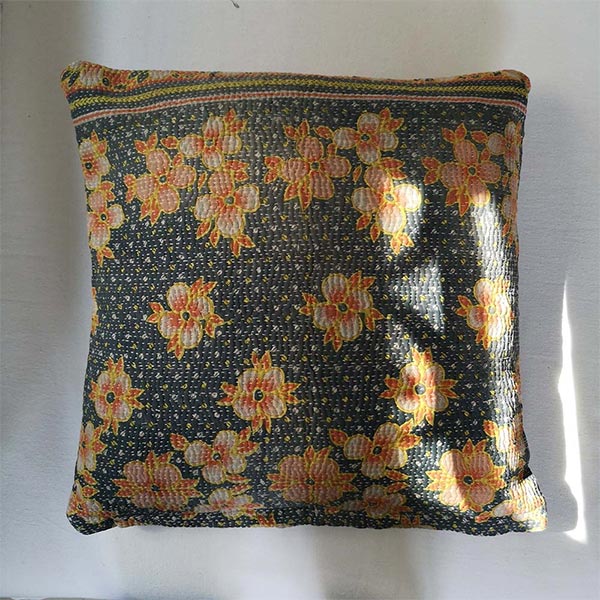 curiosity-lab_ousse-coussin-45x45cm-satkhira