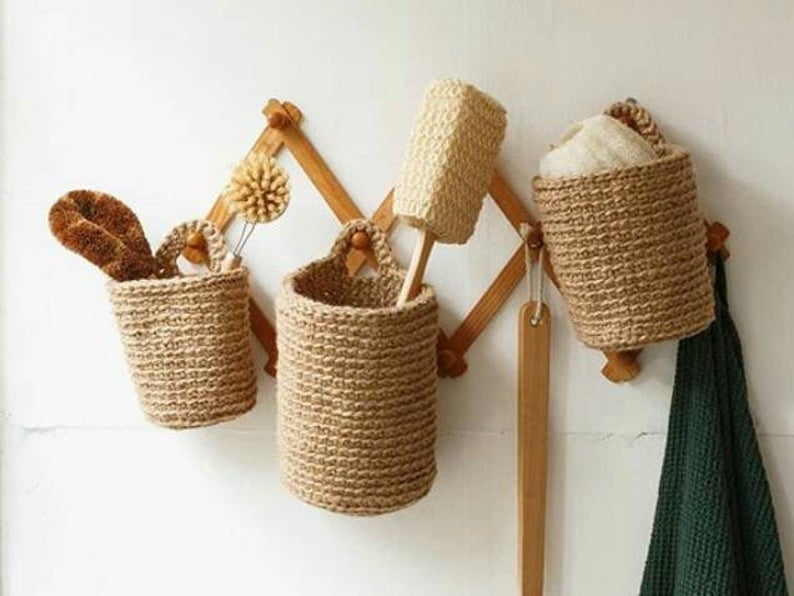 Pot à suspendre fait main en jute écologique, à partir de 8,95 € sur la boutique Etsy Maille Home