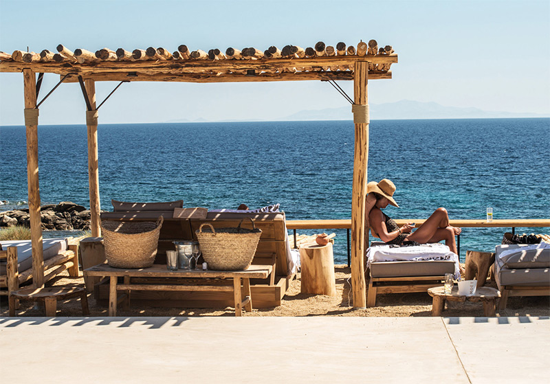 L'hôtel Scorpios à Mykonos, ambiance "wabi sabi ethnique" // Face à la mer exactement