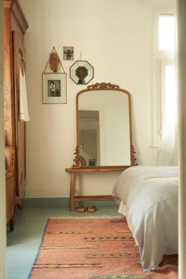 La maison normande de Miss Maggie, alias d'Héloise Brion par Zara Home // Une chambre slow avec son vieux miroir