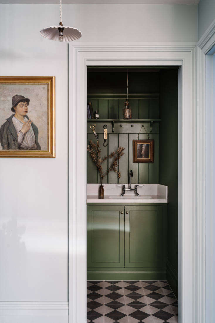 Lumière Lodge, chambre d'hôtes en Tasmanie, coin salle de bain en lambris vert