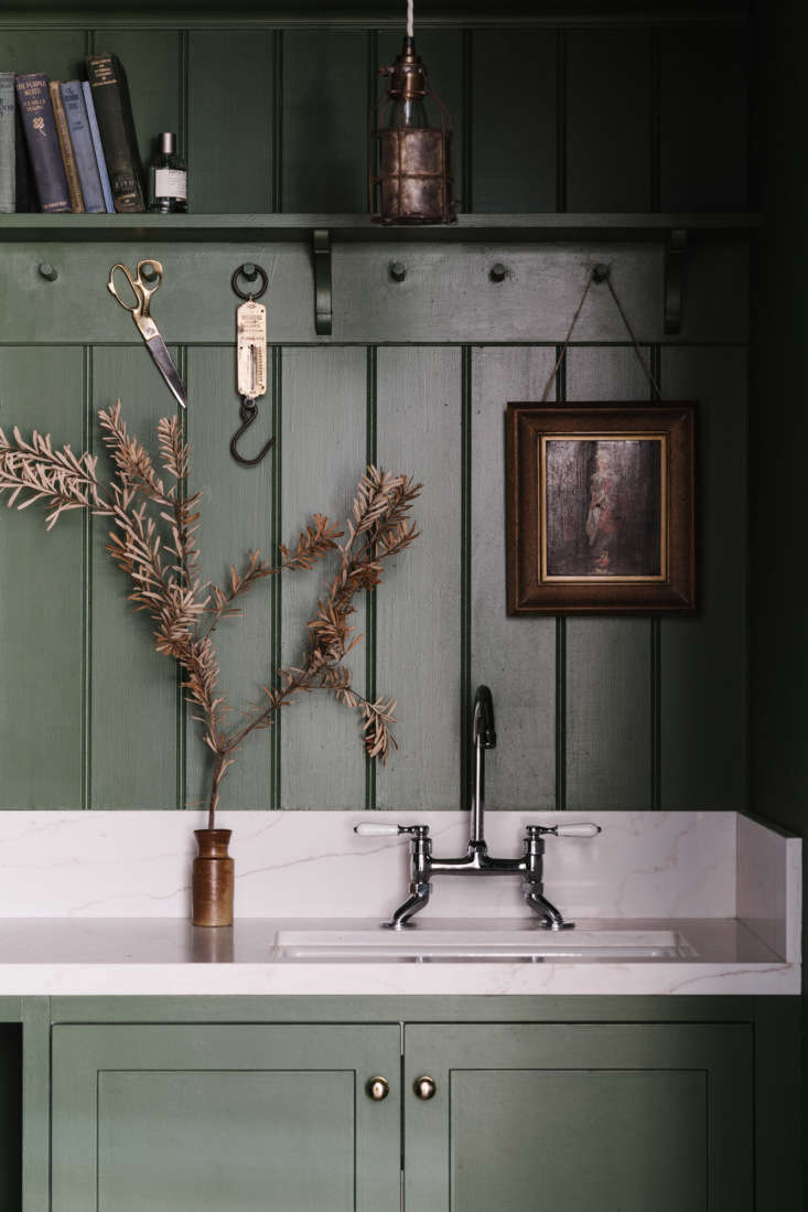 Lumière Lodge, chambre d'hôtes en Tasmanie, coin salle de bain en lambris vert