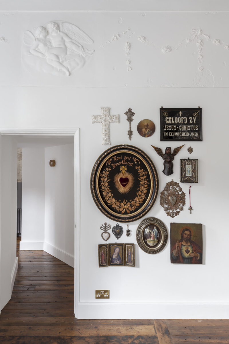 Projet Harley street par Red Deer // Collection d'objets religieux