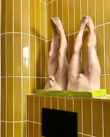 The Darling, une chambre d'hôtes à Copenhague, la salle de bain jaune moutarde