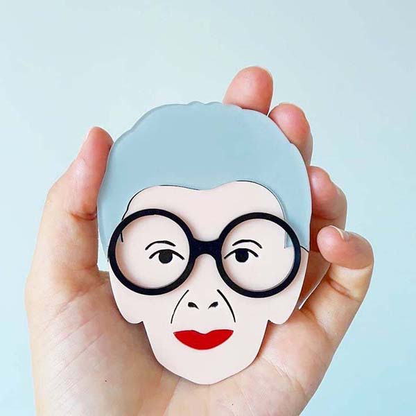 Broche en acrylique, Iris Apfel - Boutique Etsy Sydney Galore