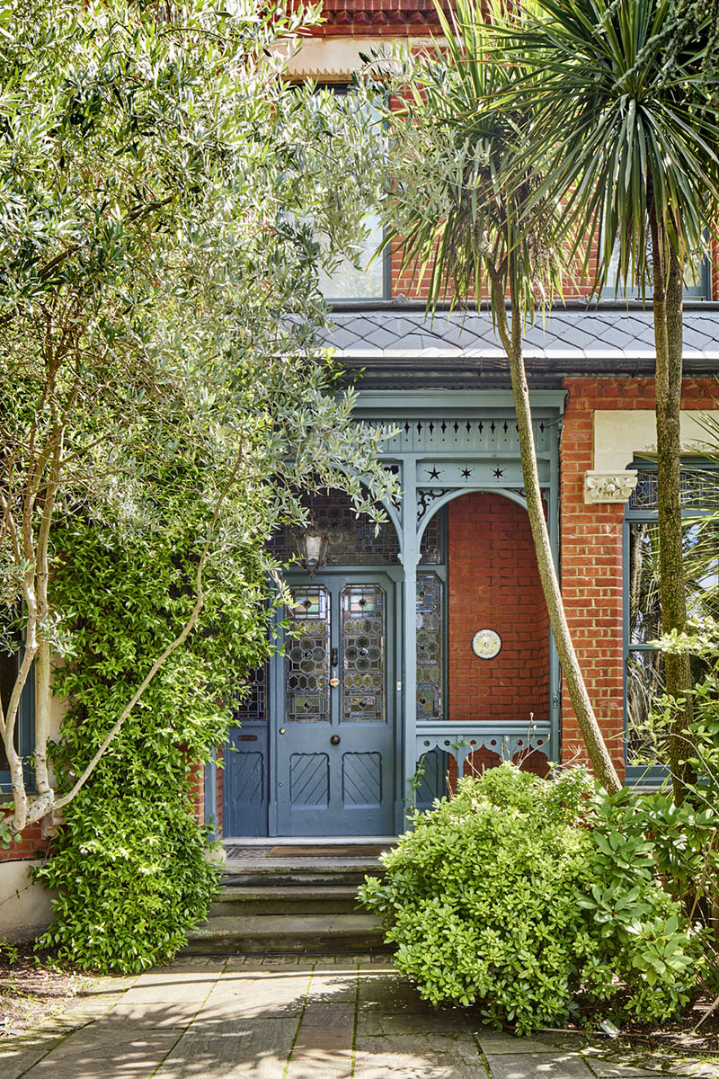 Le kitsch en héritage - L'intérieur de Marianne Cotterill à Londres et son jardin idyllique