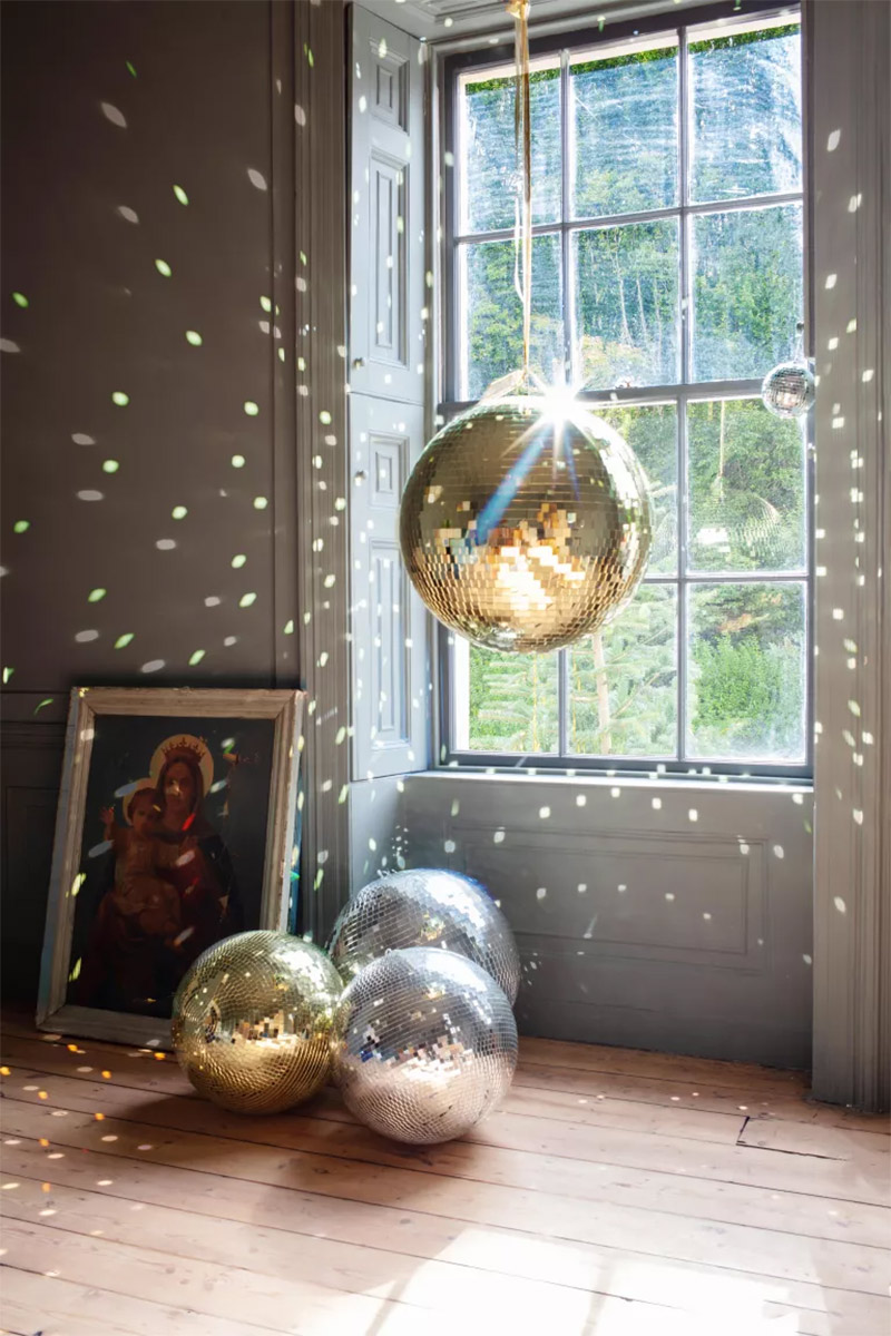 Mettre en lumière son décor de Noël : La boule à facettes