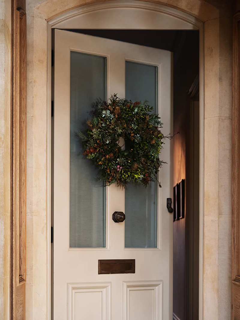 Des compositions végétales sculpturales pour Noël // Christmas at home par <em>Zara Home</em> 2021