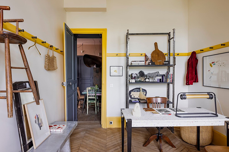 Leçon de style avec cette 2e résidence, signée Merci Paris - Un bureau d'esprit Shaker, souligné par un jaune solaire