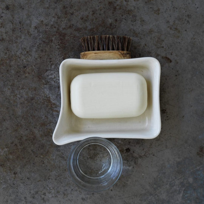 L'univers de @sibellacourt // Porte savon en porcelaine blanche