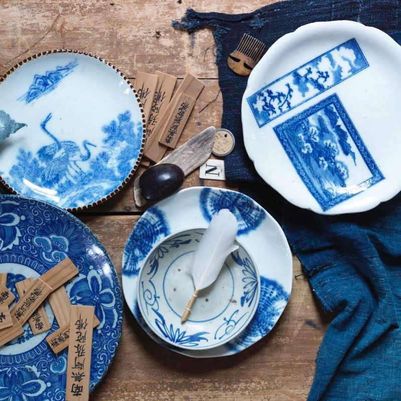 L'univers de @sibellacourt // Assiettes aux motifs indigos