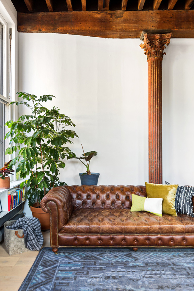 Adopter un canapé ou un fauteuil Chesterfield // Un loft à Brooklyn