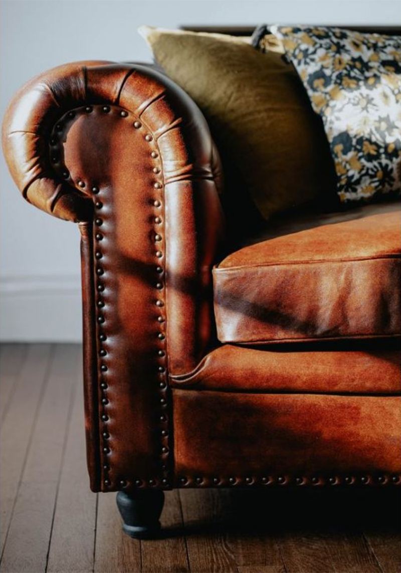 Chesterfield en cuir marron vintage, Saulaie